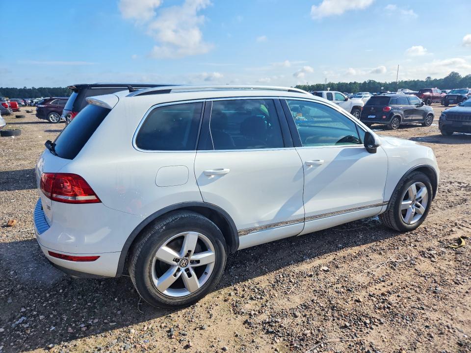 Photo 3 from auction – 2012 VOLKSWAGEN TOUAREG with VIN WVGEF9BP2CD008936