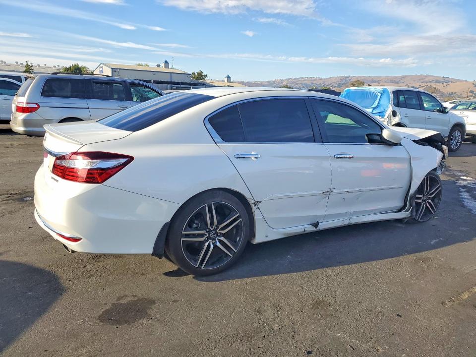 Photo 3 from auction – 2016 HONDA ACCORD with VIN 1HGCR2F55GA144490