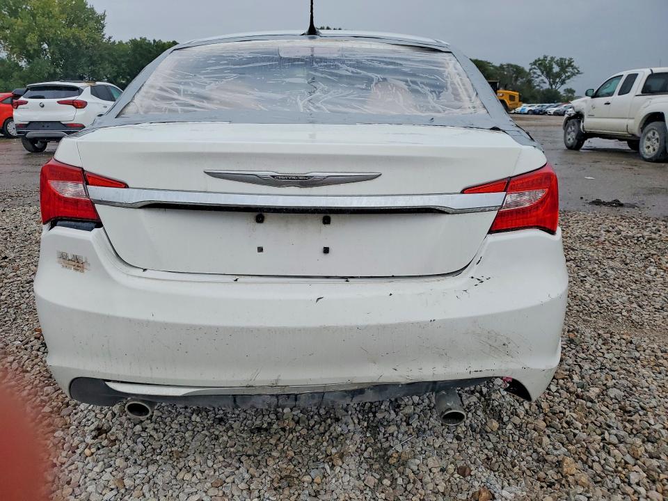 Zdjęcie 6 z aukcji – 2014 CHRYSLER 200 z VIN 1C3CCBCG5EN185931