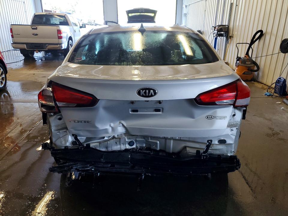 Снимка 6 от търг – 2017 KIA FORTE с VIN 3KPFL4A74HE082970