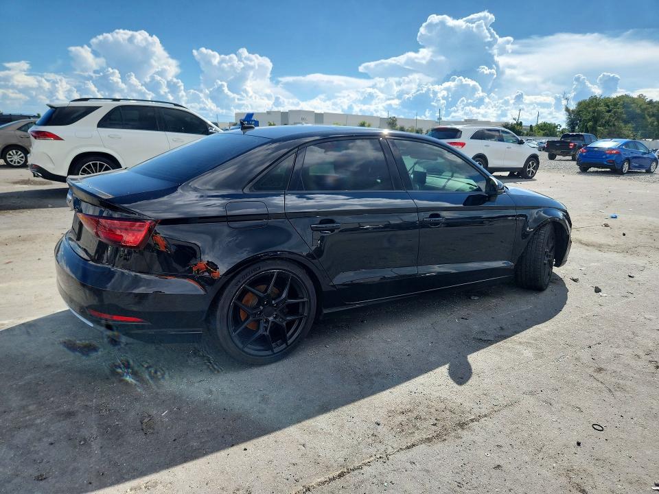 Снимка 3 от търг – 2018 AUDI A3 с VIN WAUAUGFFXJ1060342
