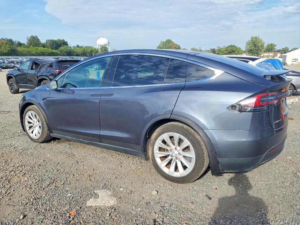 صورة رقم 2 من المزاد - 2018 TESLA MODEL X مع VIN 5YJXCAE22JF138308