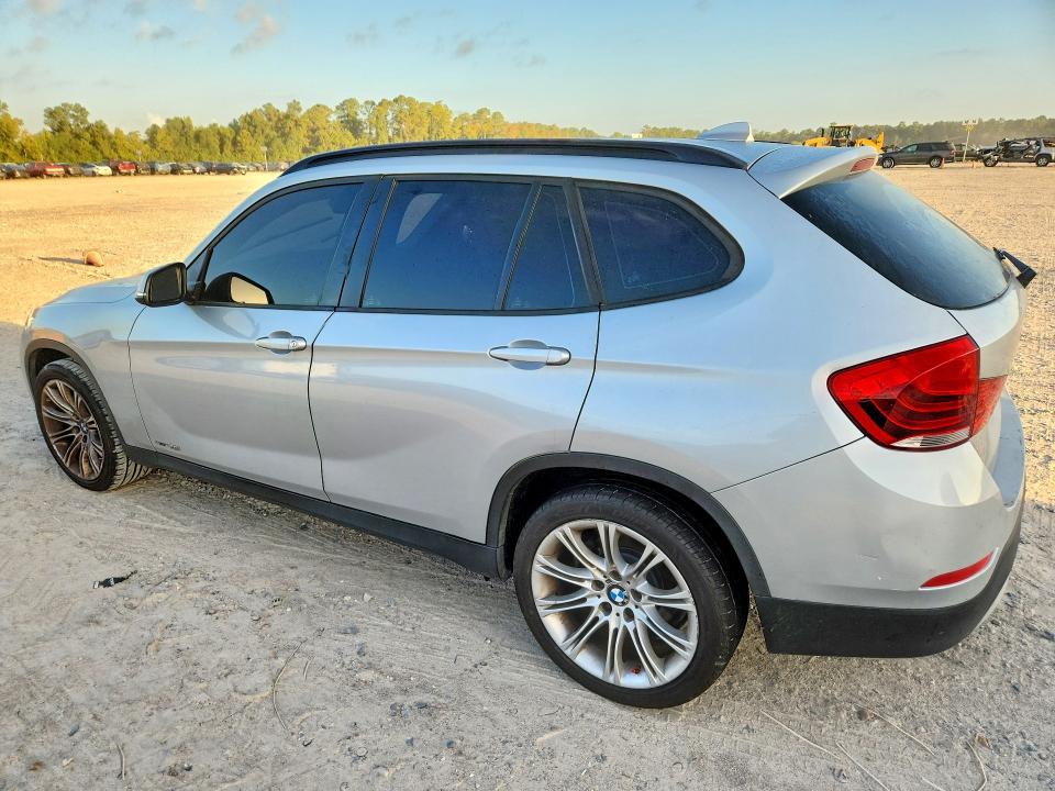 Photo 2 from auction – 2015 BMW X1 with VIN WBAVM1C51FV314885
