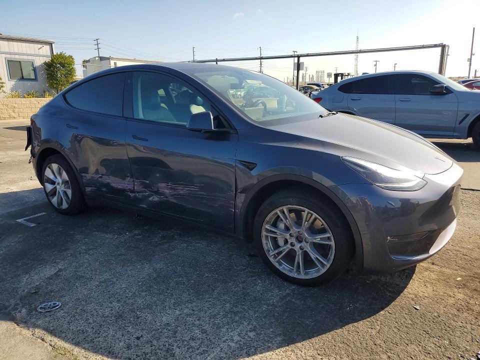 Снимка 4 от търг – 2023 TESLA MODEL Y с VIN 7SAYGDEF2PA048534