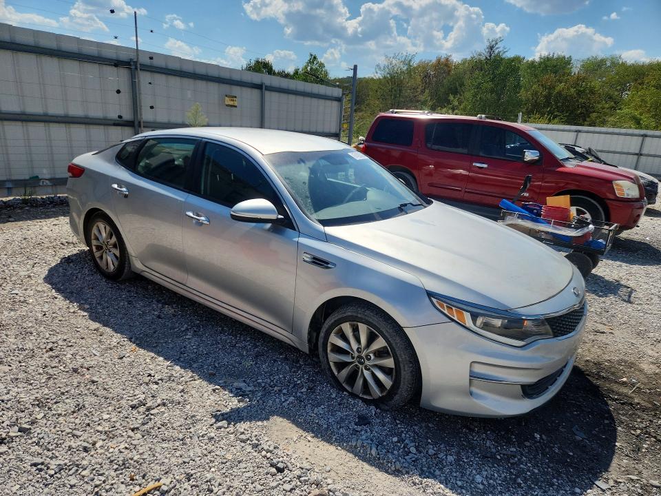 Photo 4 from auction – 2017 KIA OPTIMA with VIN 5XXGT4L30HG123732