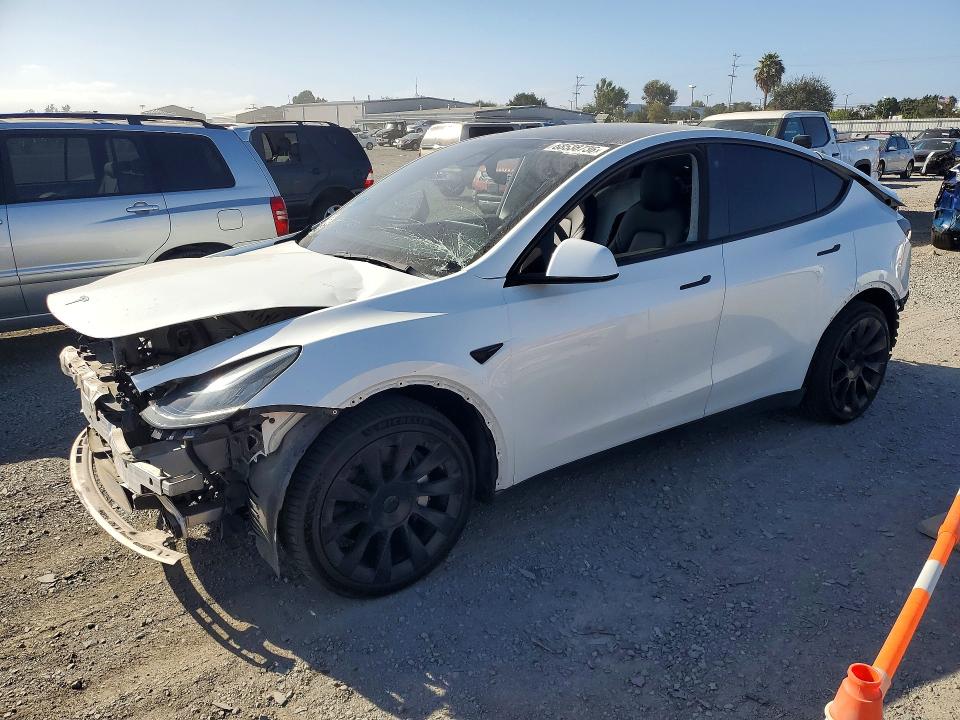 TESLA MODEL Y 2022 с VIN 7SAYGDEE6NF345121 - Снимка от търг