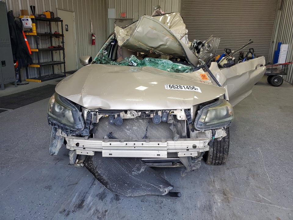 Снимка 5 от търг – 2015 HONDA ACCORD с VIN 1HGCR2F33FA189084