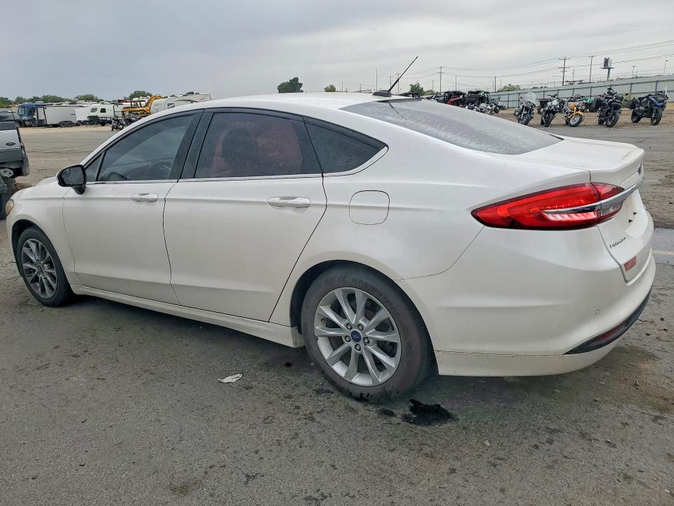 Photo 2 from auction – 2017 FORD FUSION with VIN 3FA6P0HD1HR257733