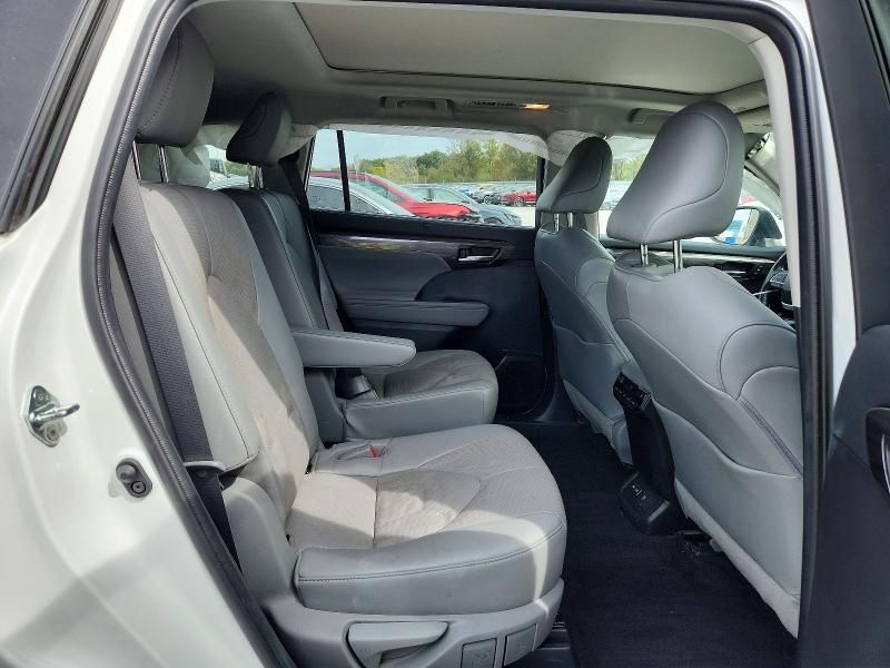 Zdjęcie 11 z aukcji – 2022 TOYOTA HIGHLANDER z VIN 5TDFZRBH9NS173494