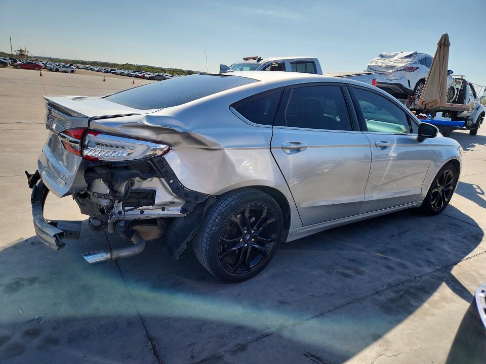 Снимка 3 от търг – 2019 FORD FUSION с VIN 3FA6P0HD3KR169872
