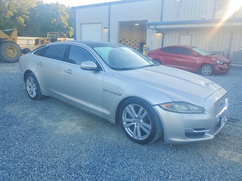 Photo 4 from auction – 2016 JAGUAR XJL with VIN SAJWA2G72G8V96327