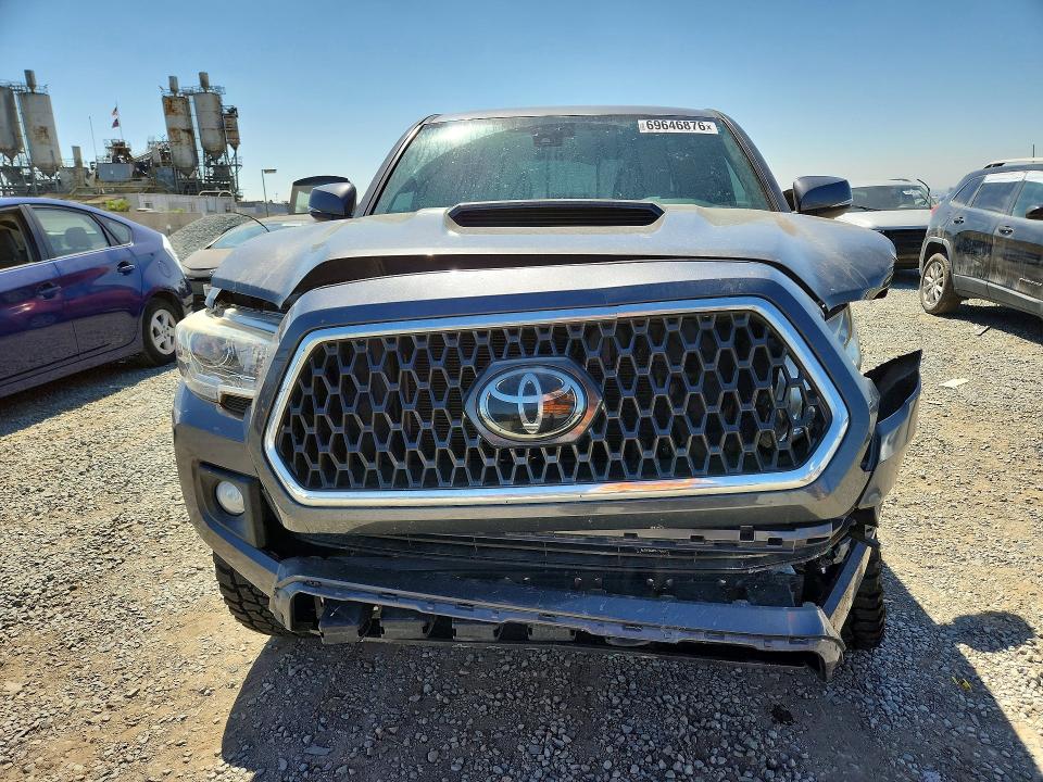 Снимка 5 от търг – 2018 TOYOTA TACOMA с VIN 3TMDZ5BN4JM038875