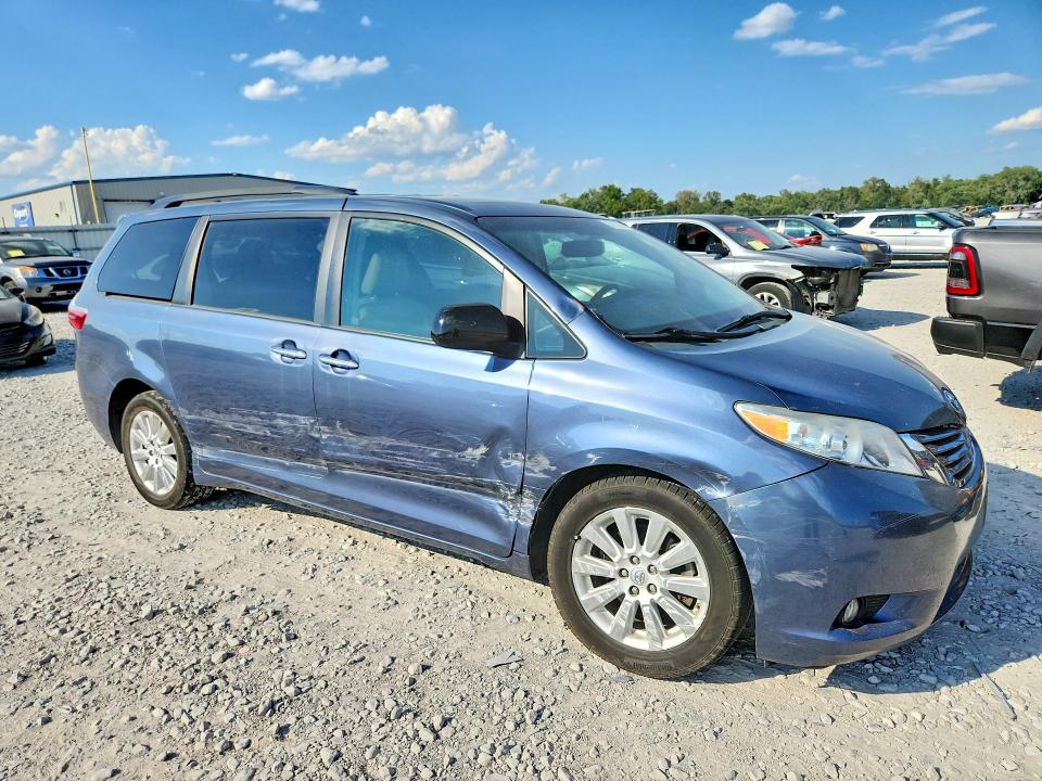 Photo 4 from auction – 2015 TOYOTA SIENNA with VIN 5TDDK3DC3FS113478