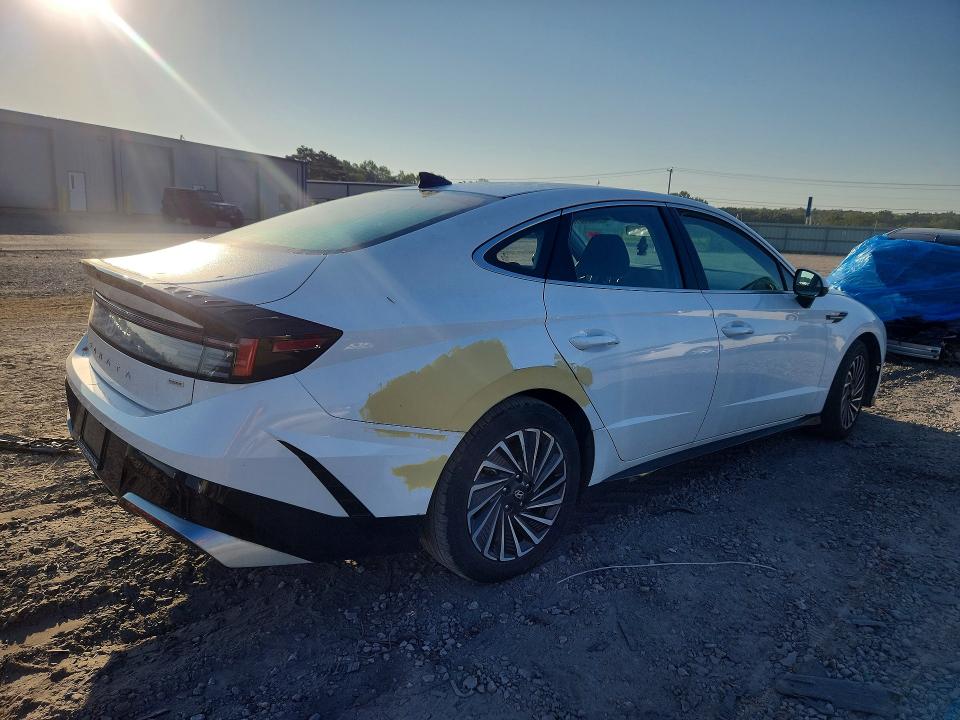 Снимка 3 от търг – 2024 HYUNDAI SONATA HYBRID с VIN KMHL34JJ7RA097221