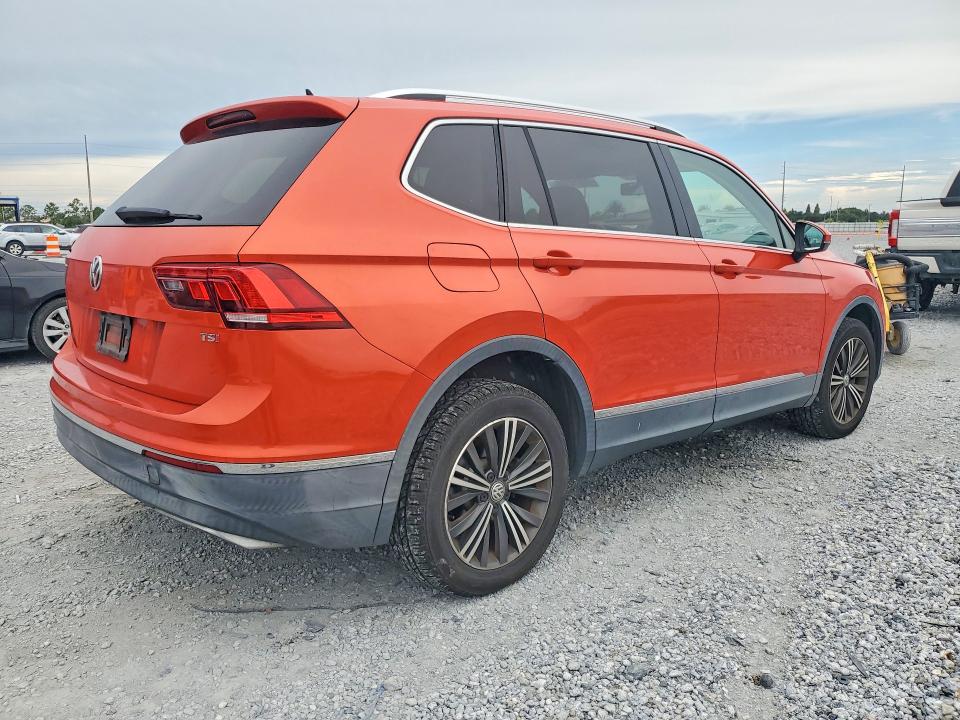Photo 3 from auction – 2018 VOLKSWAGEN TIGUAN with VIN 3VV3B7AX1JM163753