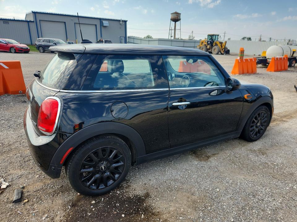 Photo 3 from auction – 2017 MINI COOPER with VIN WMWXP5C55H2D16492