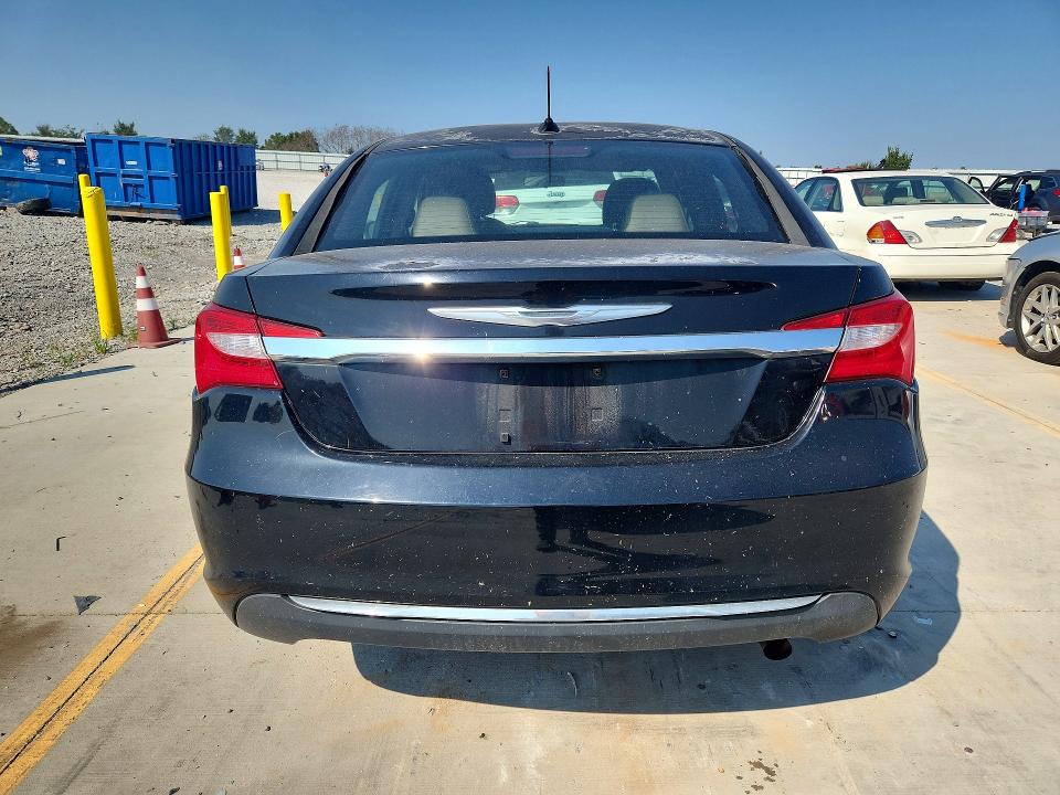 Photo 6 from auction – 2011 CHRYSLER 200 with VIN 1C3BC1FB4BN614865
