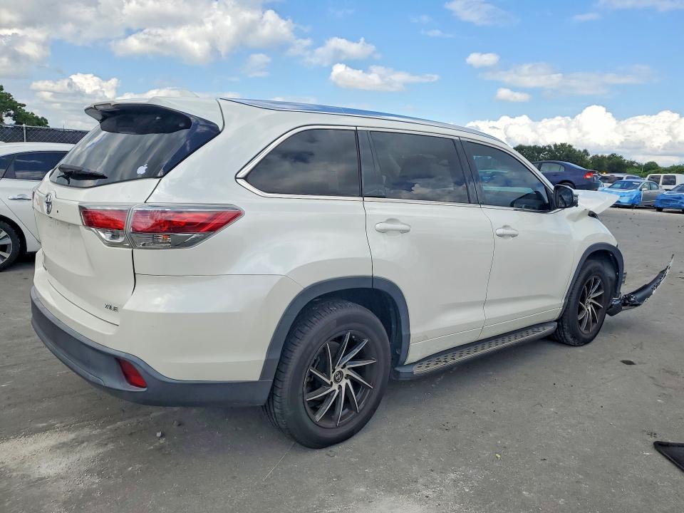 Photo 3 from auction – 2015 TOYOTA HIGHLANDER with VIN 5TDKKRFH6FS079622