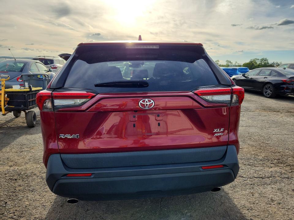 Photo 6 from auction – 2021 TOYOTA RAV4 with VIN 2T3P1RFV3MW246271