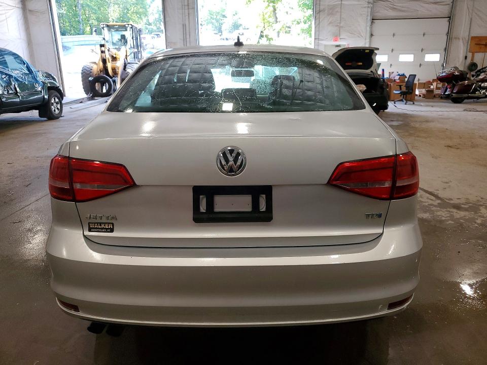 Photo 6 from auction – 2015 VOLKSWAGEN JETTA with VIN 3VWLA7AJ6FM286921