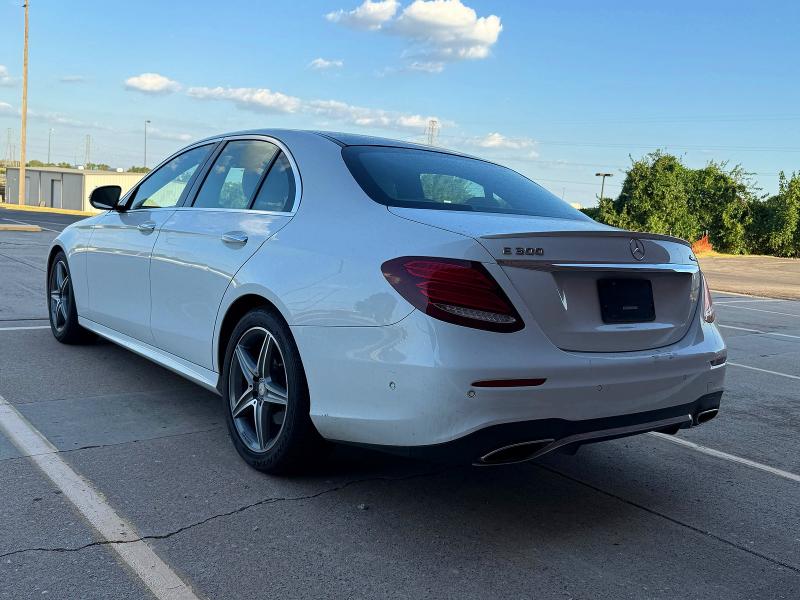Photo 3 from auction – 2017 MERCEDES-BENZ E with VIN WDDZF4KBXHA036107