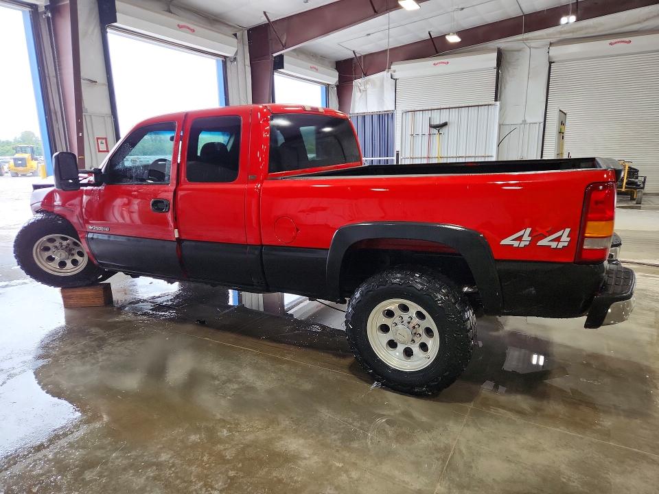 Снимка 2 от търг – 2002 CHEVROLET SILVERADO с VIN 1GCHK29U32E115020