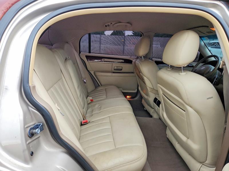 Photo 10 from auction – 2003 LINCOLN TOWN CAR with VIN 1LNHM81W83Y610058