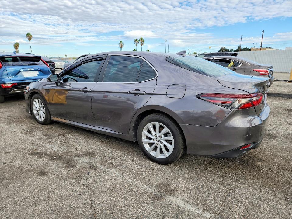 Photo 2 from auction – 2022 TOYOTA CAMRY with VIN 4T1C11AK3NU005866