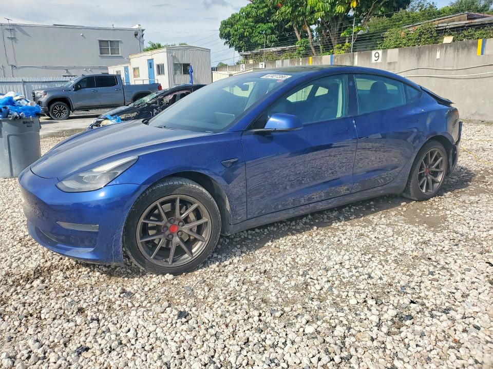 TESLA MODEL 3 2021 مع رقم تعريف المركبة 5YJ3E1EA6MF048129 - صورة من المزاد