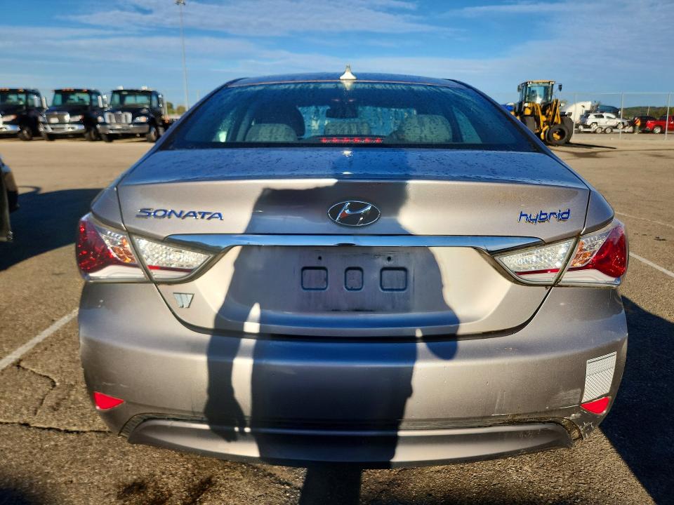 Photo 6 from auction – 2012 HYUNDAI SONATA with VIN KMHEC4A42CA046669