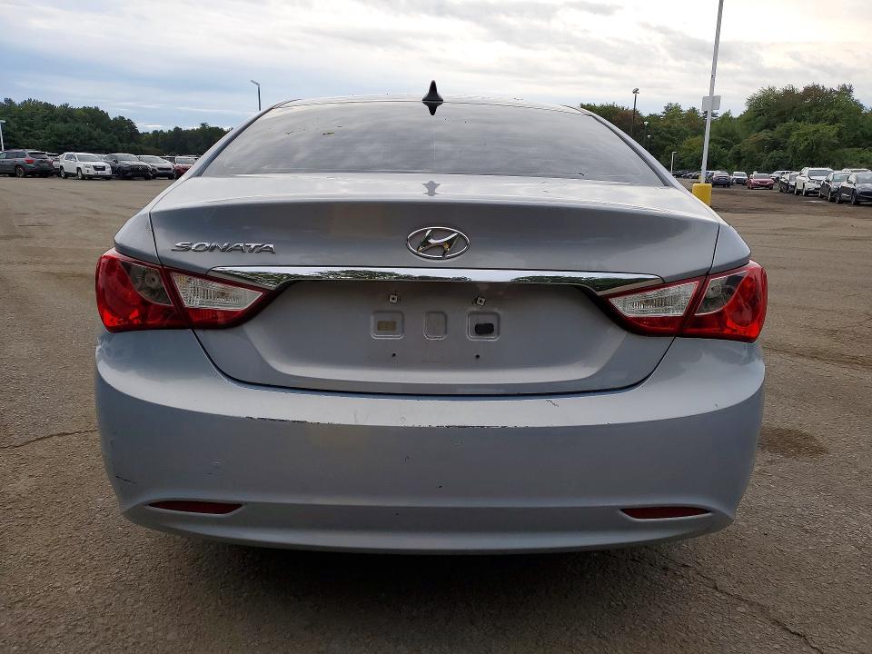 Photo 6 from auction – 2011 HYUNDAI SONATA with VIN 5NPEB4AC0BH078316