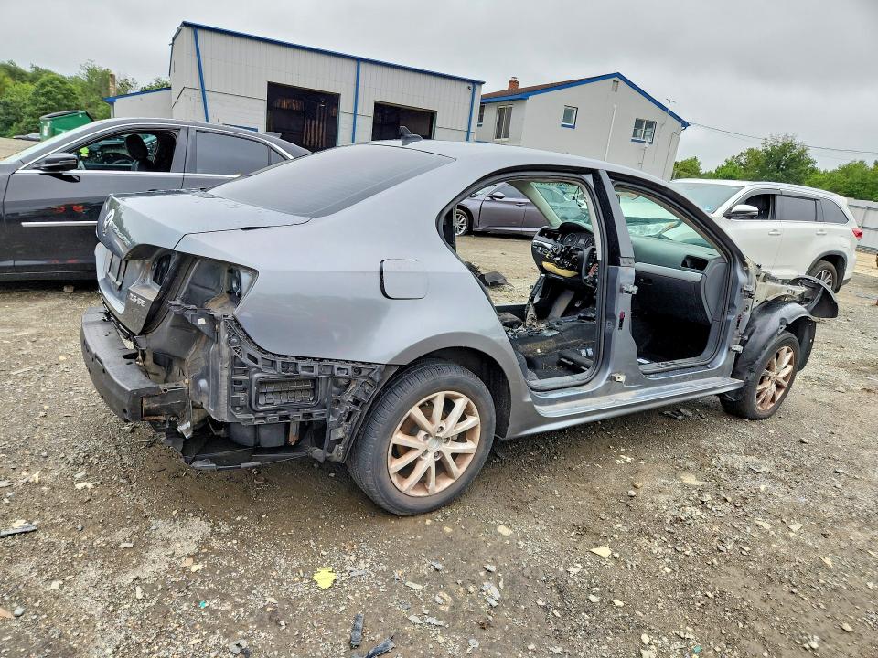 Photo 3 from auction – 2013 VOLKSWAGEN JETTA with VIN 3VWBP7AJ6DM400892