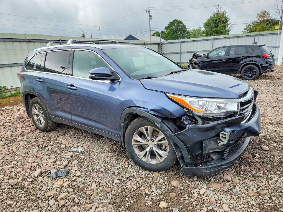 Снимка 4 от търг – 2015 TOYOTA HIGHLANDER с VIN 5TDJKRFH7FS118326