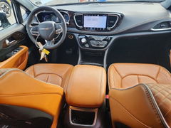 Photo 8 from auction – 2023 CHRYSLER PACIFICA with VIN 2C4RC1N79PR595506