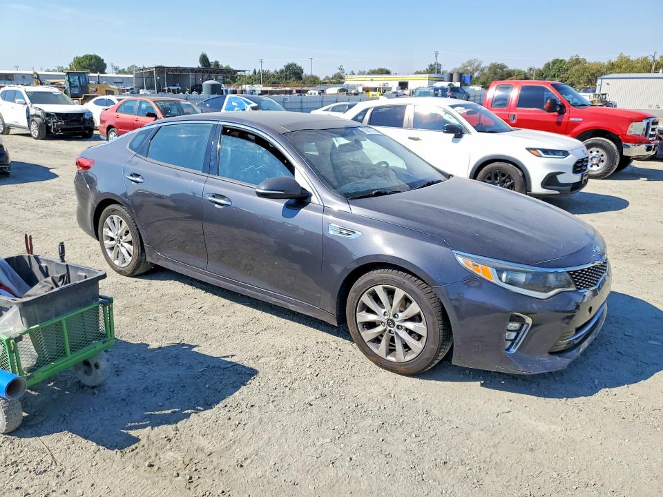 Photo 4 from auction – 2018 KIA OPTIMA with VIN 5XXGT4L33JG185650