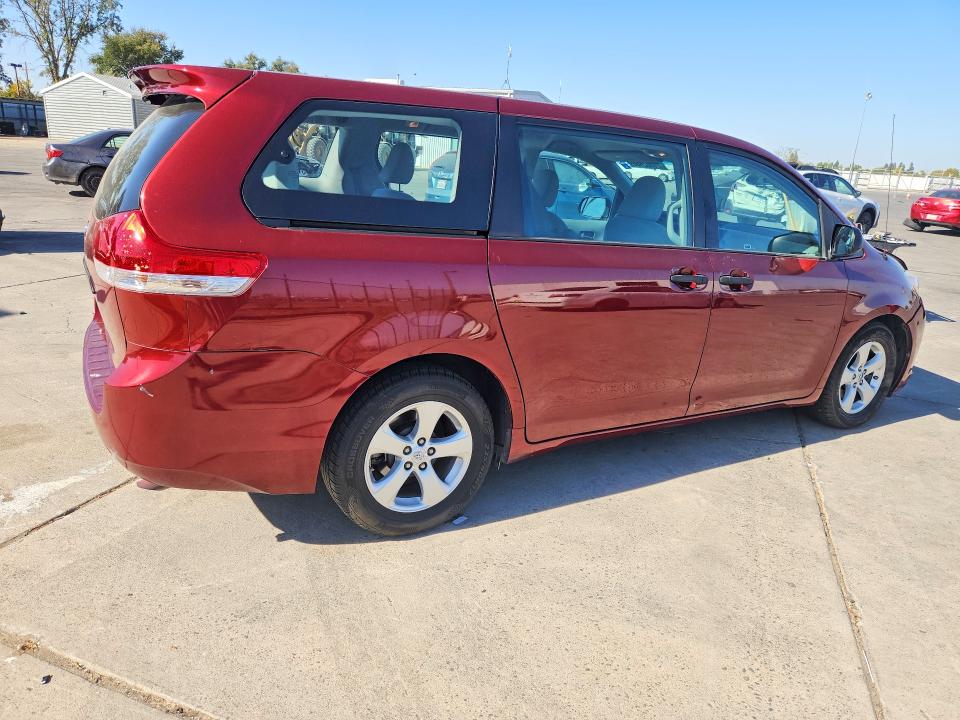 Photo 3 from auction – 2013 TOYOTA SIENNA with VIN 5TDZK3DC9DS404778