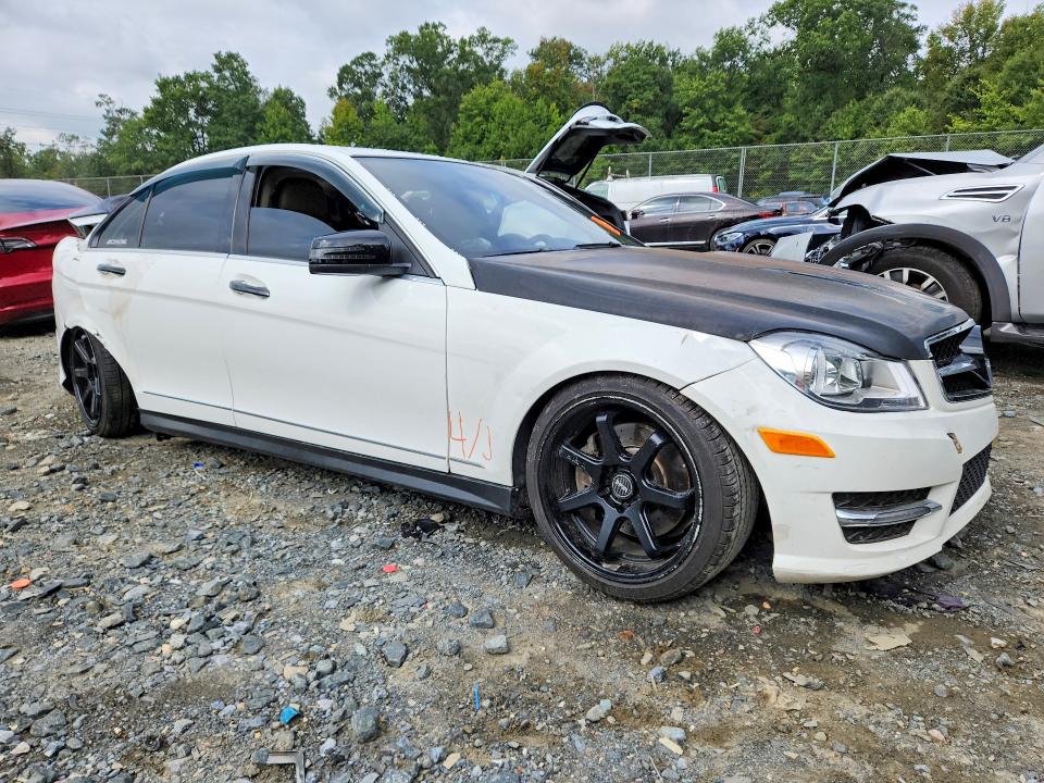 Photo 4 from auction – 2014 MERCEDES-BENZ C with VIN WDDGF8AB4EA947609