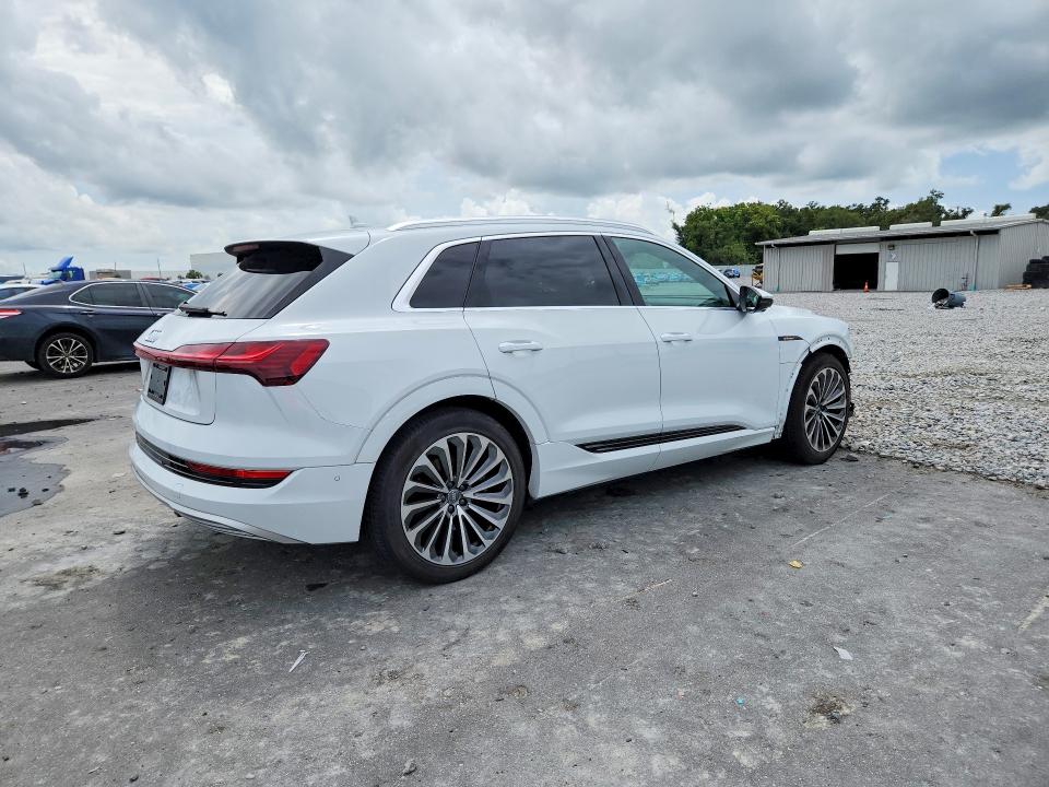 Photo 3 from auction – 2019 AUDI E-TRON with VIN WA1VABGE9KB019129