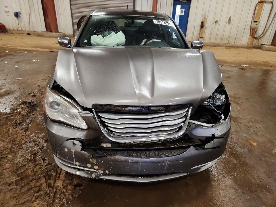 Foto 5 de la subasta – 2013 CHRYSLER 200 con VIN 1C3CCBCG1DN501355