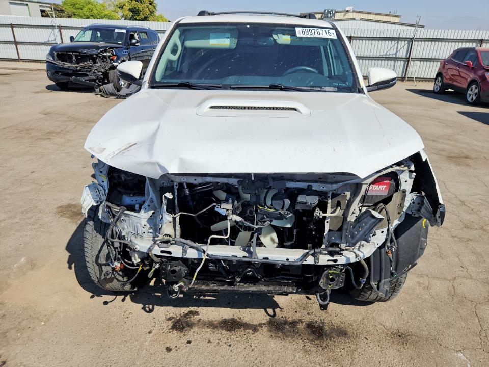 Photo 5 from auction – 2019 TOYOTA 4RUNNER with VIN JTEBU5JR0K5692852