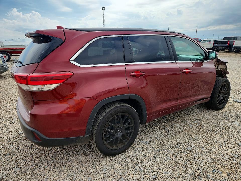 Снимка 3 от търг – 2018 TOYOTA HIGHLANDER с VIN 5TDKZRFH0JS535974
