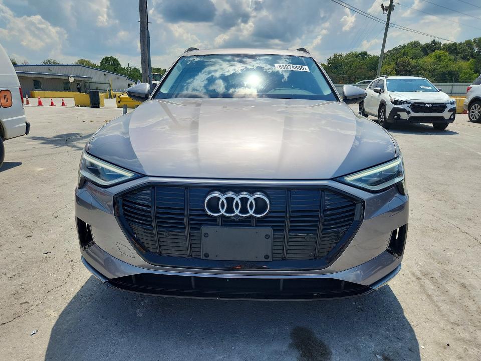 Фото 5 с аукциона – 2021 AUDI E-TRON с VIN WA1LAAGE3MB019499