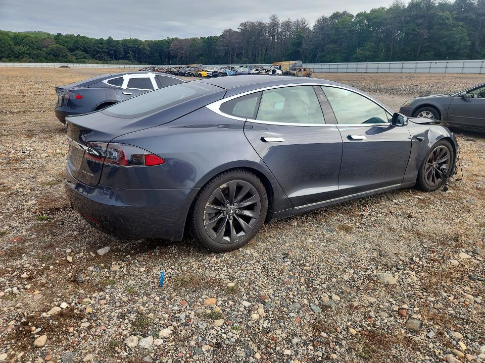 Photo 3 from auction – 2019 TESLA MODEL S with VIN 5YJSA1E28KF333850