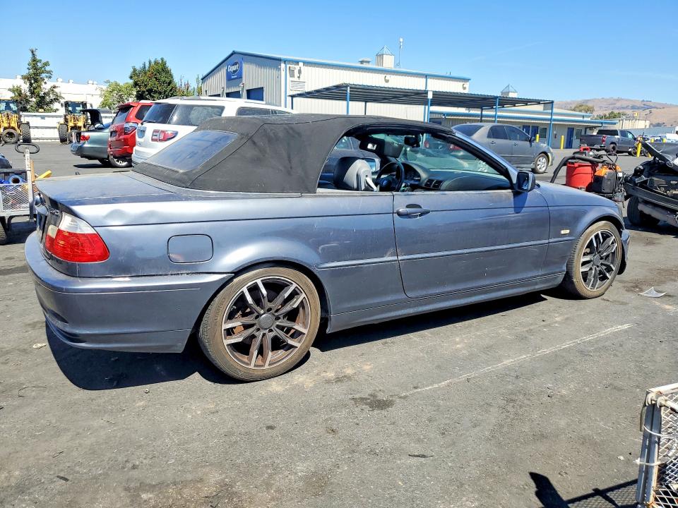 Photo 3 from auction – 2002 BMW 325 with VIN WBABS33432PG83583