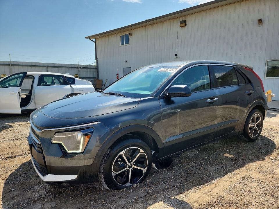 KIA NIRO 2026 with VIN KNDCP3LE0T5317673 - Photo from auction