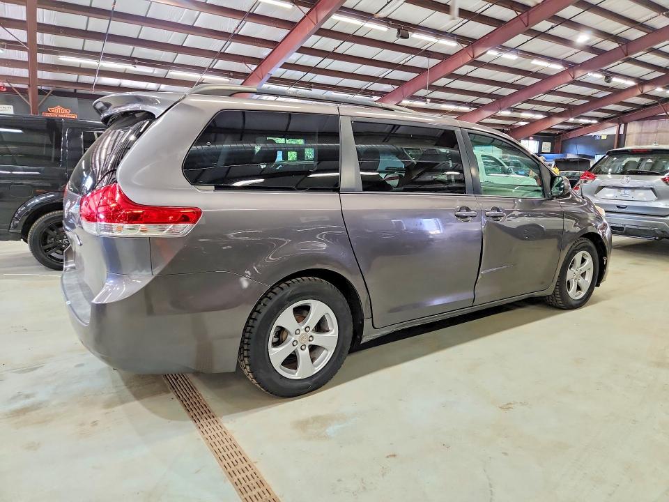 Photo 3 from auction – 2012 TOYOTA SIENNA with VIN 5TDKK3DC9CS250539