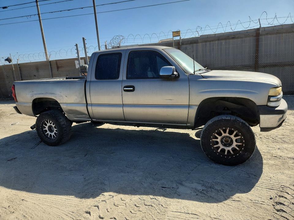 Photo 4 from auction – 2002 CHEVROLET SILVERADO with VIN 1GCEC19V12Z334411