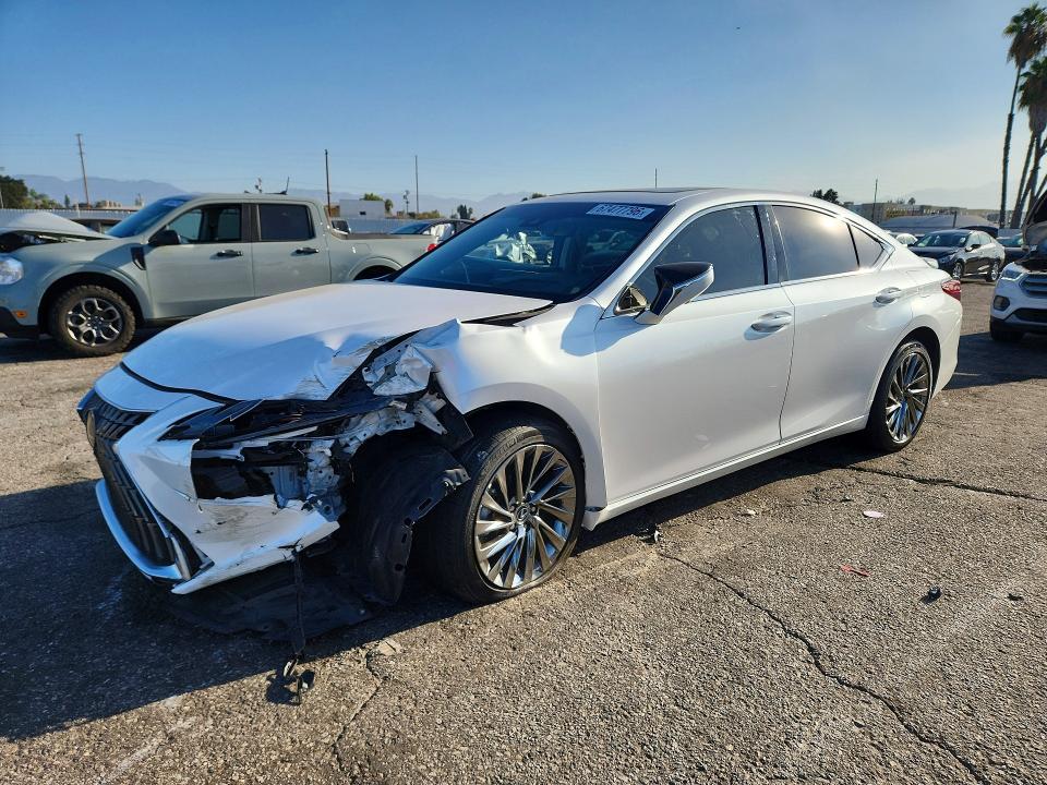 LEXUS ES 300H 2025 z numerem VIN 58AEA1C11SU054615 - Zdjęcie z aukcji