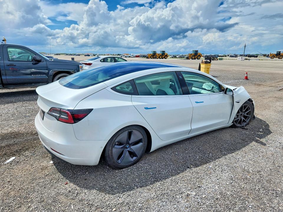Photo 3 from auction – 2020 TESLA MODEL 3 with VIN 5YJ3E1EA5LF720857