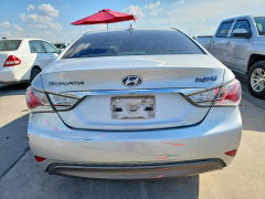 Photo 6 from auction – 2012 HYUNDAI SONATA with VIN KMHEC4A40CA022130